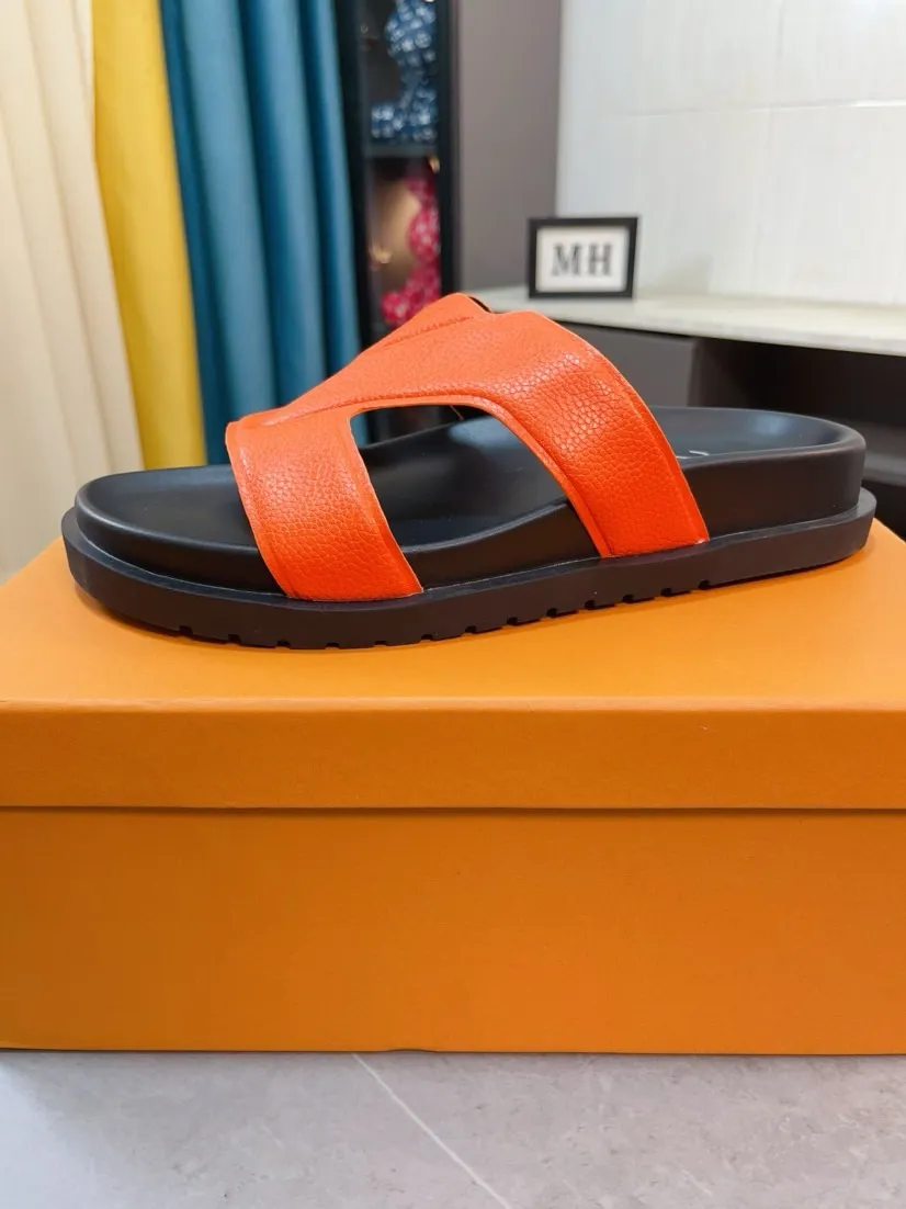 Men's shoes💰300🌹🌹【LV】Multi-color new men's slippers, original top-quality version, original special cowhide with pebbled embossing➕sheepskin on the inner and side, non-slip combination sole, more stable walking, more comfortable and lightweight, high-end and generous, size: 38~44